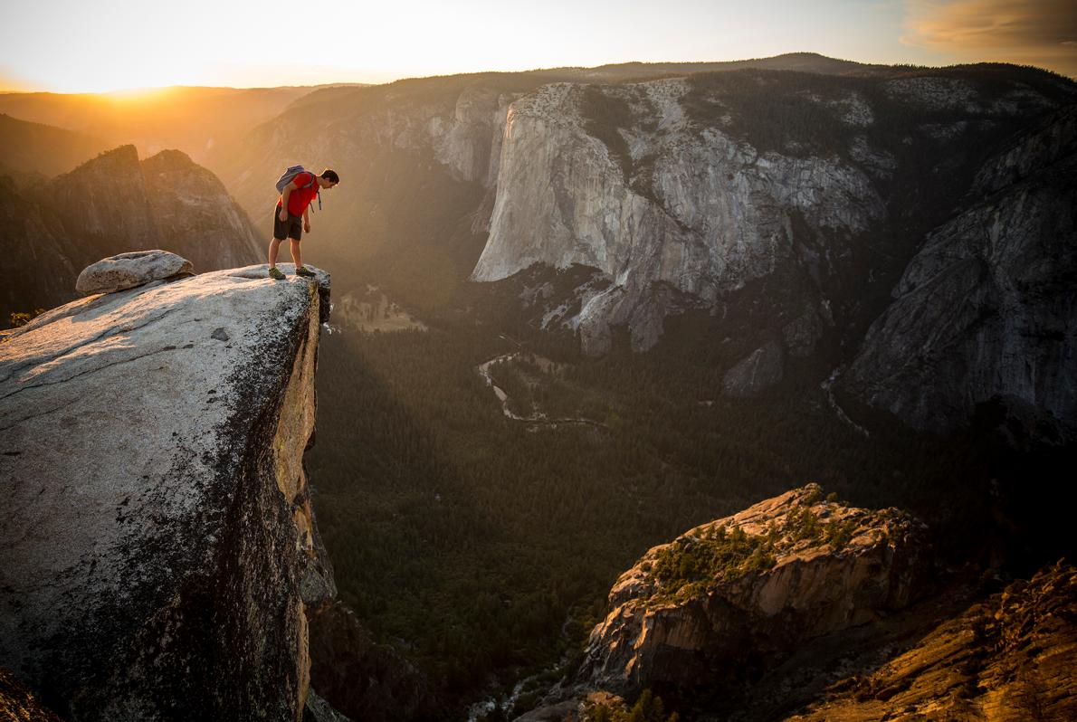 alex honnold top of mountain