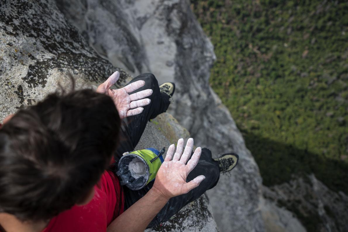 alex honnold chalk hands